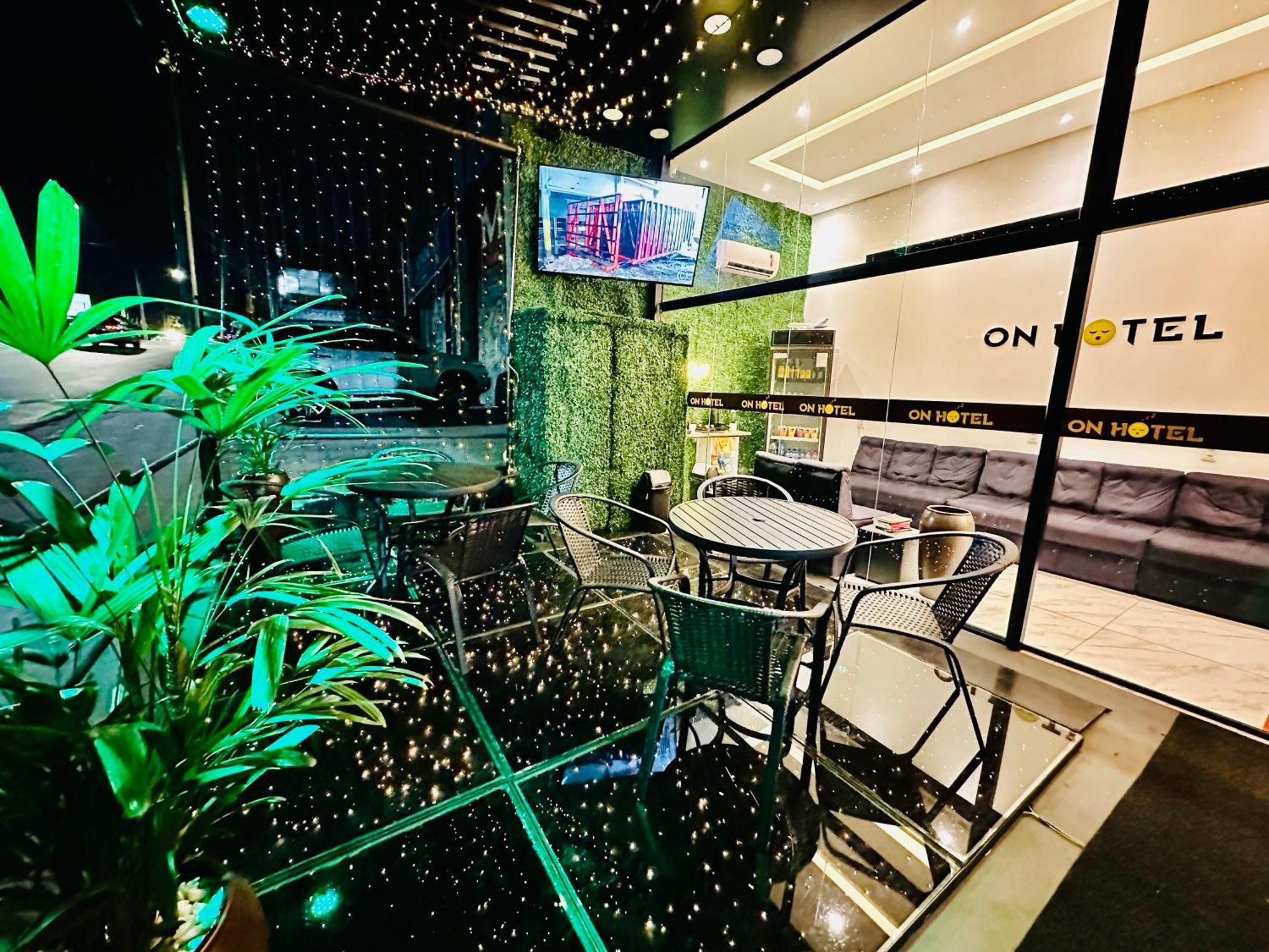 On Park Hotel E Estacionamento Traslado 과룰류스 외부 사진