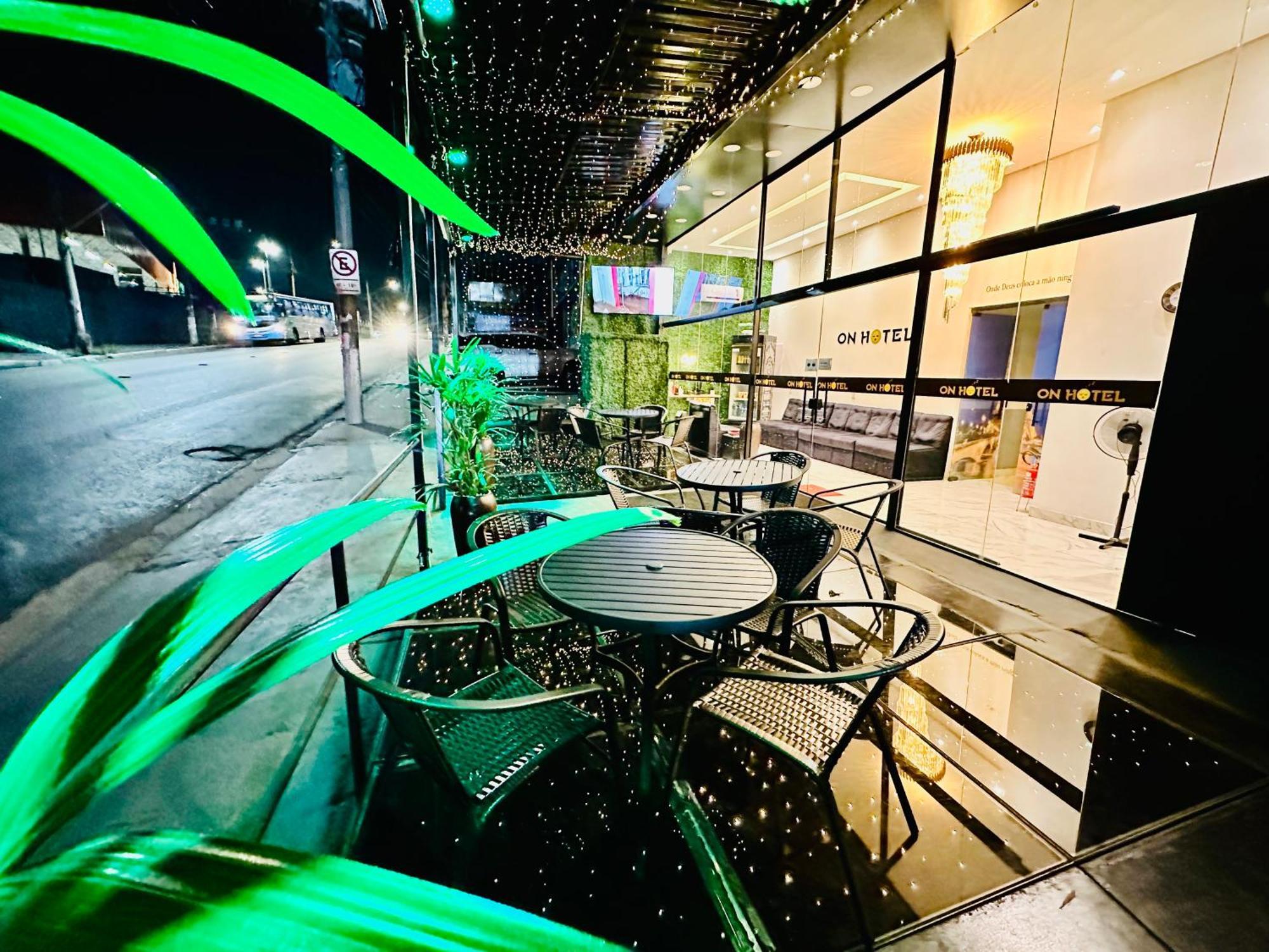 On Park Hotel E Estacionamento Traslado 과룰류스 외부 사진