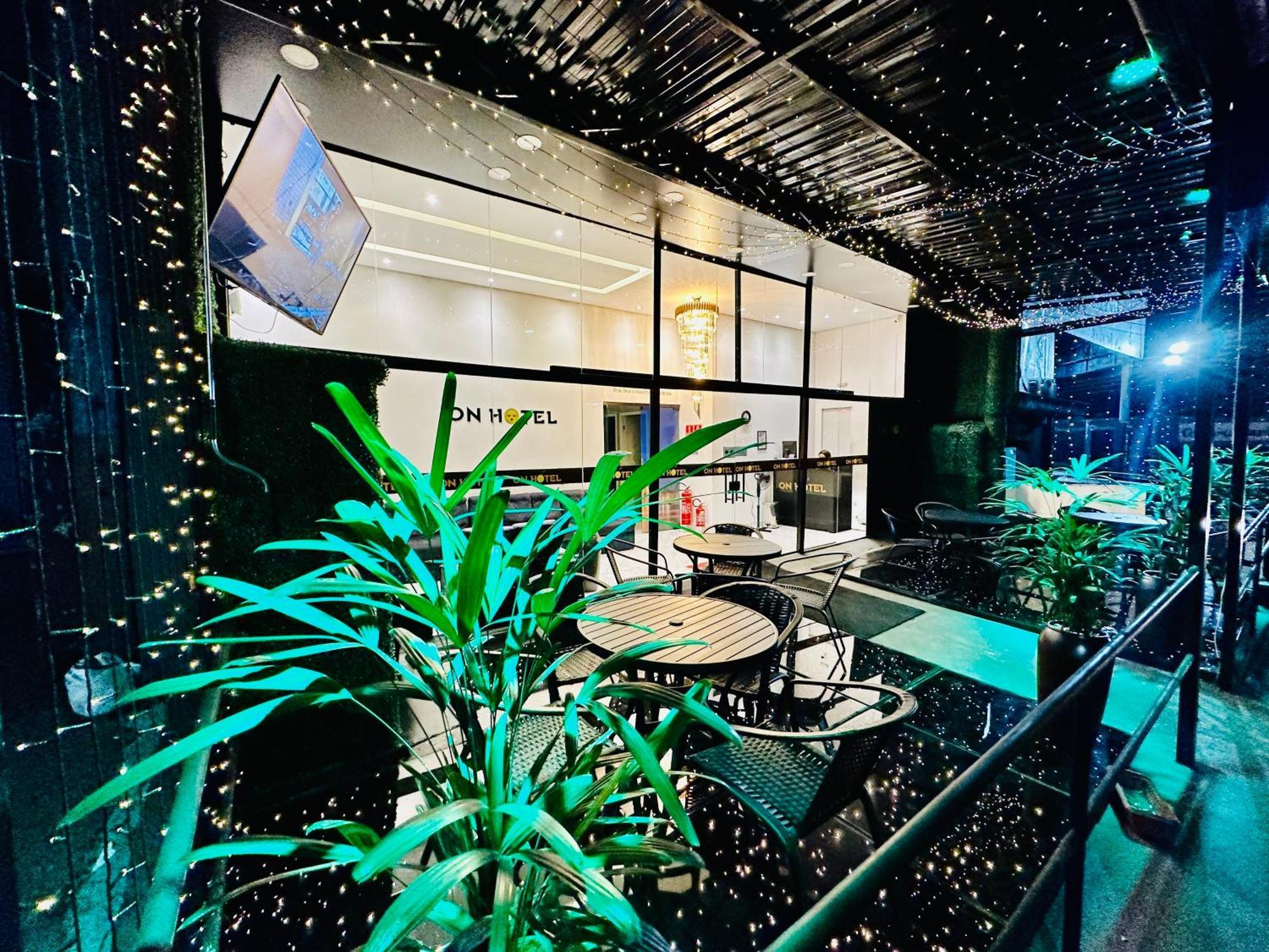 On Park Hotel E Estacionamento Traslado 과룰류스 외부 사진