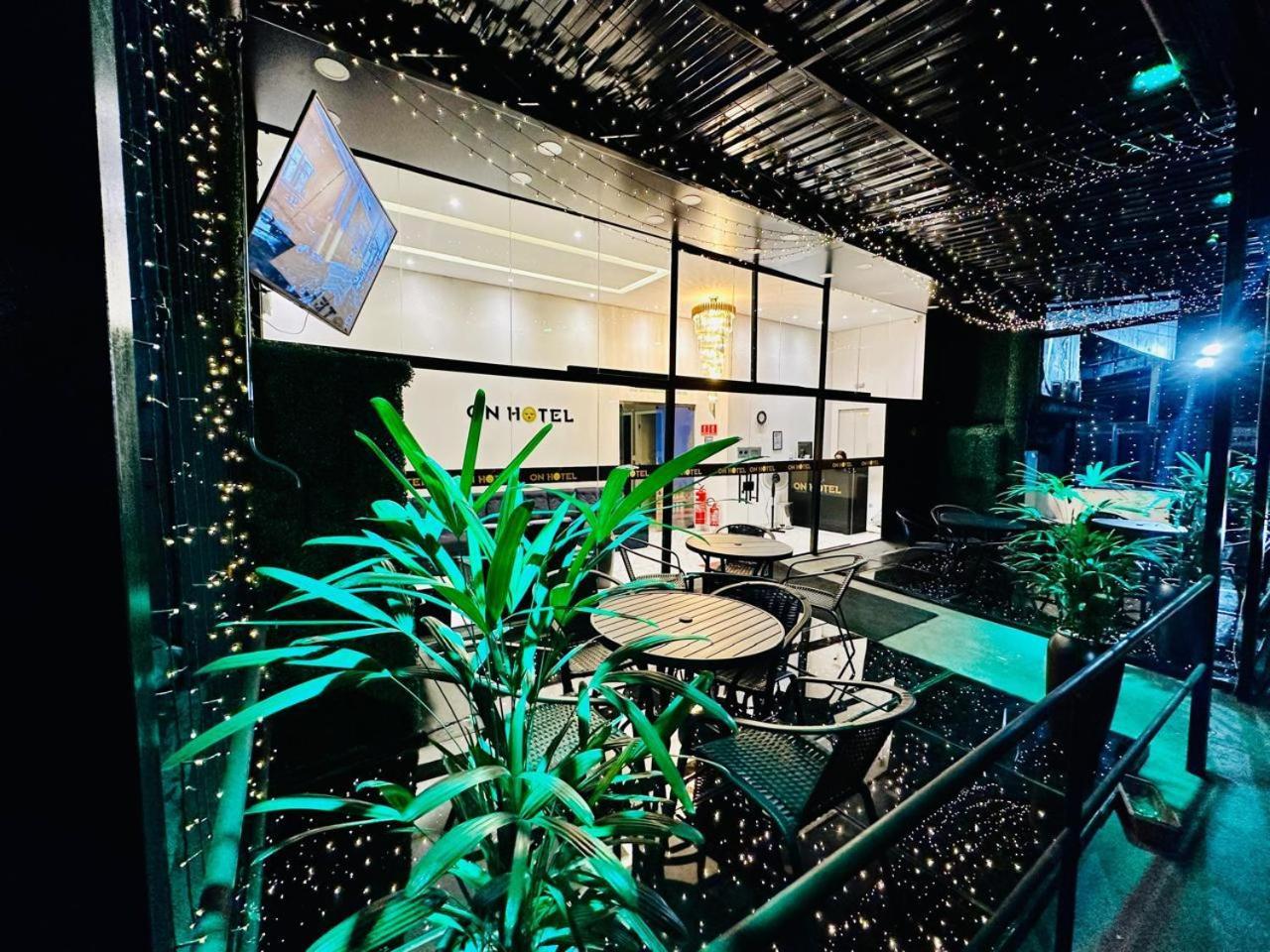 On Park Hotel E Estacionamento Traslado 과룰류스 외부 사진